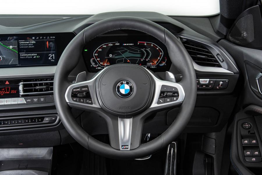 Панель приборов BMW M235i xDrive Gran Coupe (F44) 2020 года  (ZA) (фото 11 из 13)